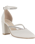 Vista lateral de zapatilla beige para mujer con pedrería y tacón de 8cm ideales para fiesta