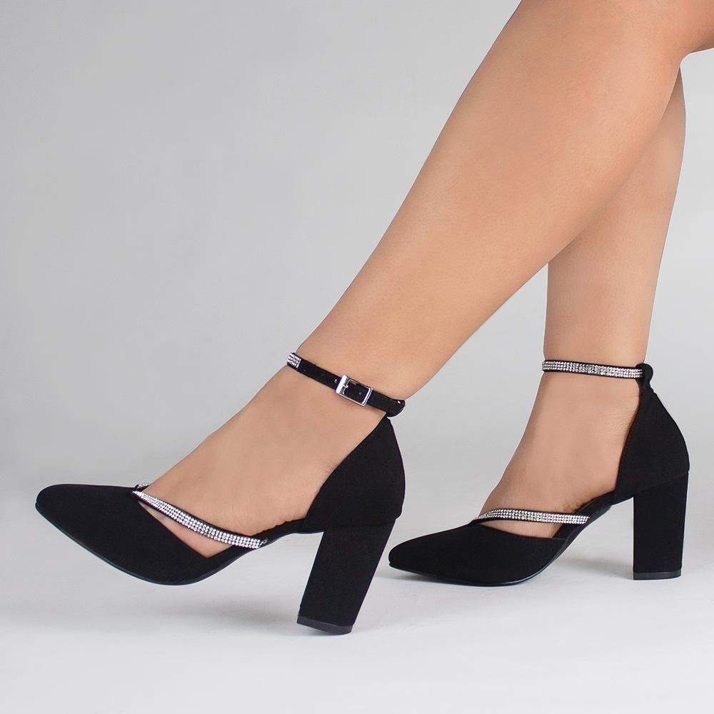 Zapatillas negras para mujer con pedreria en pulsera y tiras, punta cerrada con tacon 8cm