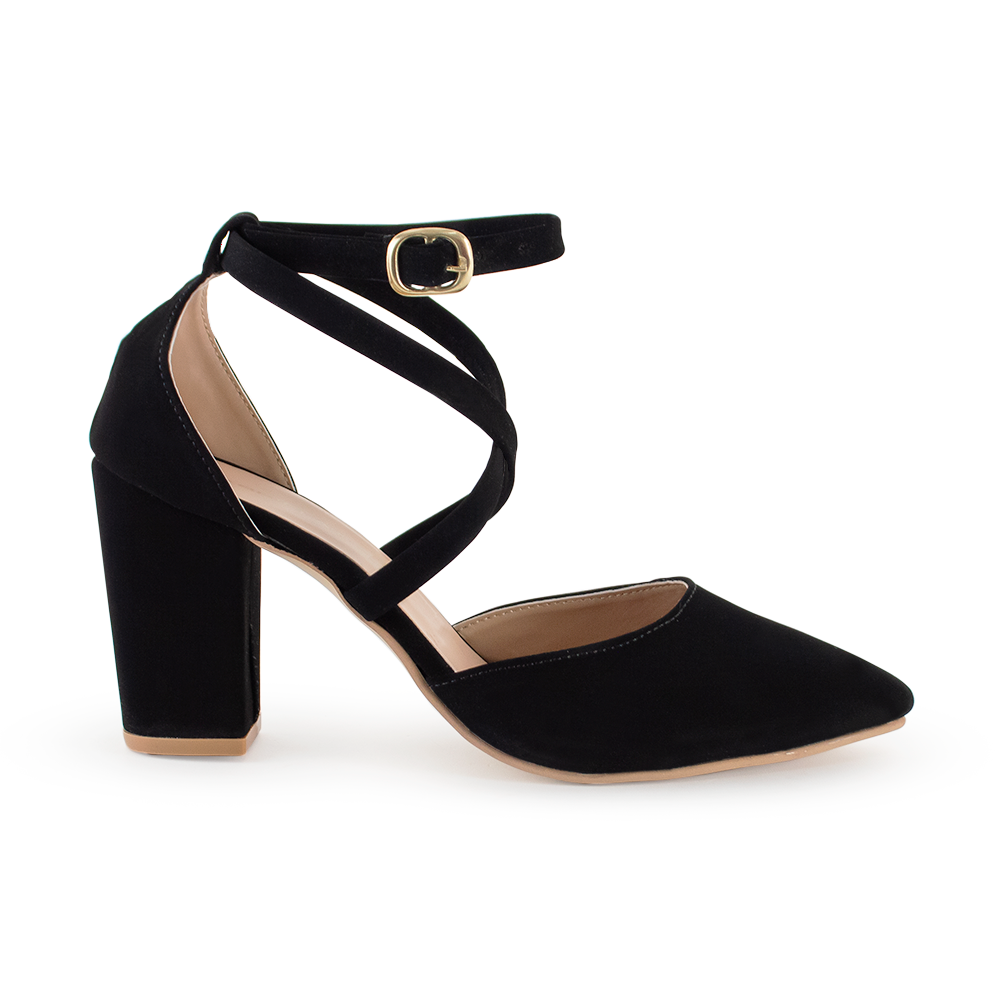 Vista lateral de zapatilla negra para mujer con tiras cruzadas y tacón bloque de 8cm