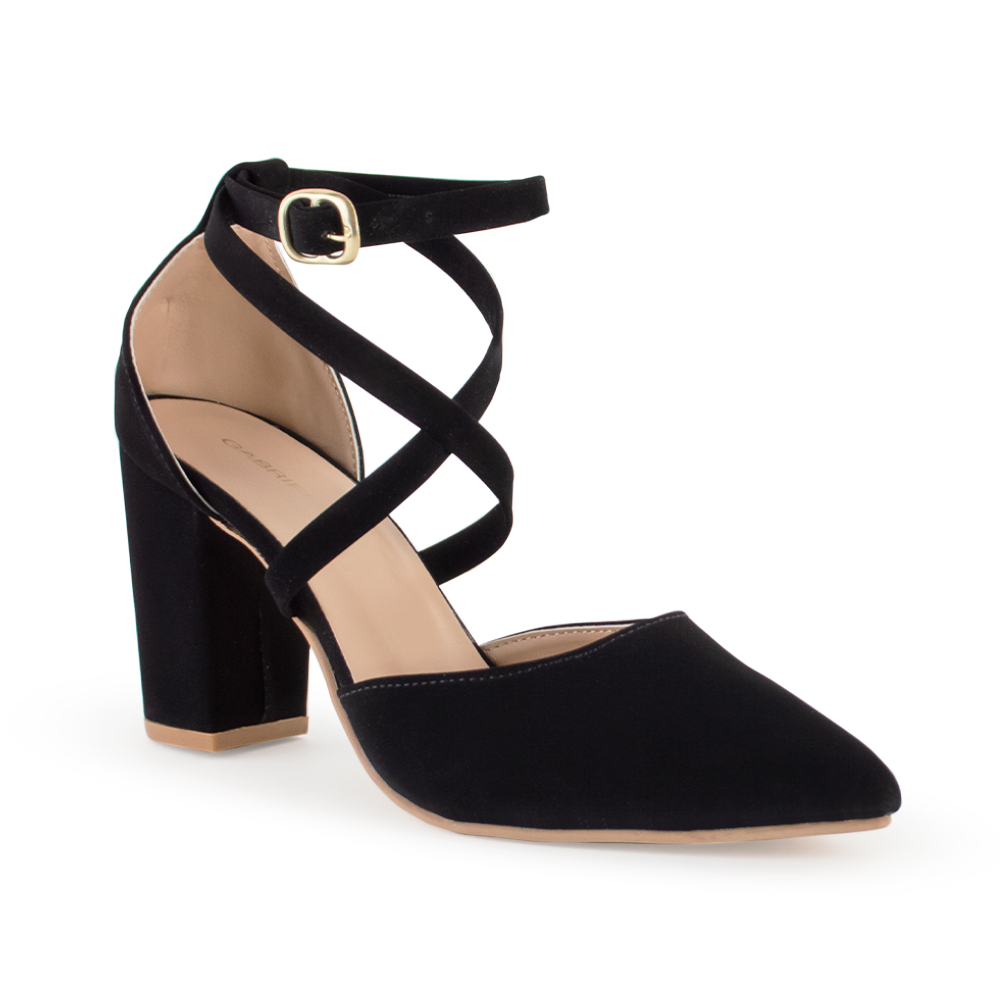 Vista diagonal de zapatilla negra para mujer con tiras cruzadas y hebilla ajustable, tacón de 8cm