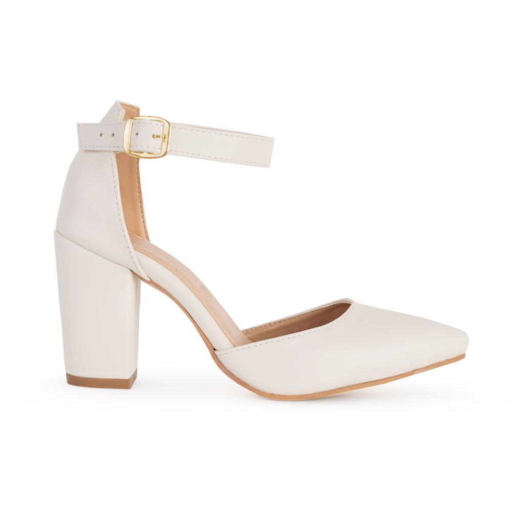 vista lateral de zapatillas beige para dama con correa ajustable terminación en punta y tacón medio 8cm 
