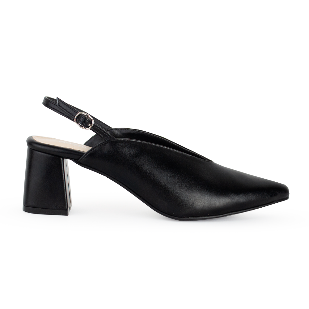 Vista lateral de zapatilla negra para mujer con hebilla ajustable en pulsera abajo del tobillo y tacón de 7cm