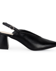 Vista lateral de zapatilla negra para mujer con hebilla ajustable en pulsera abajo del tobillo y tacón de 7cm