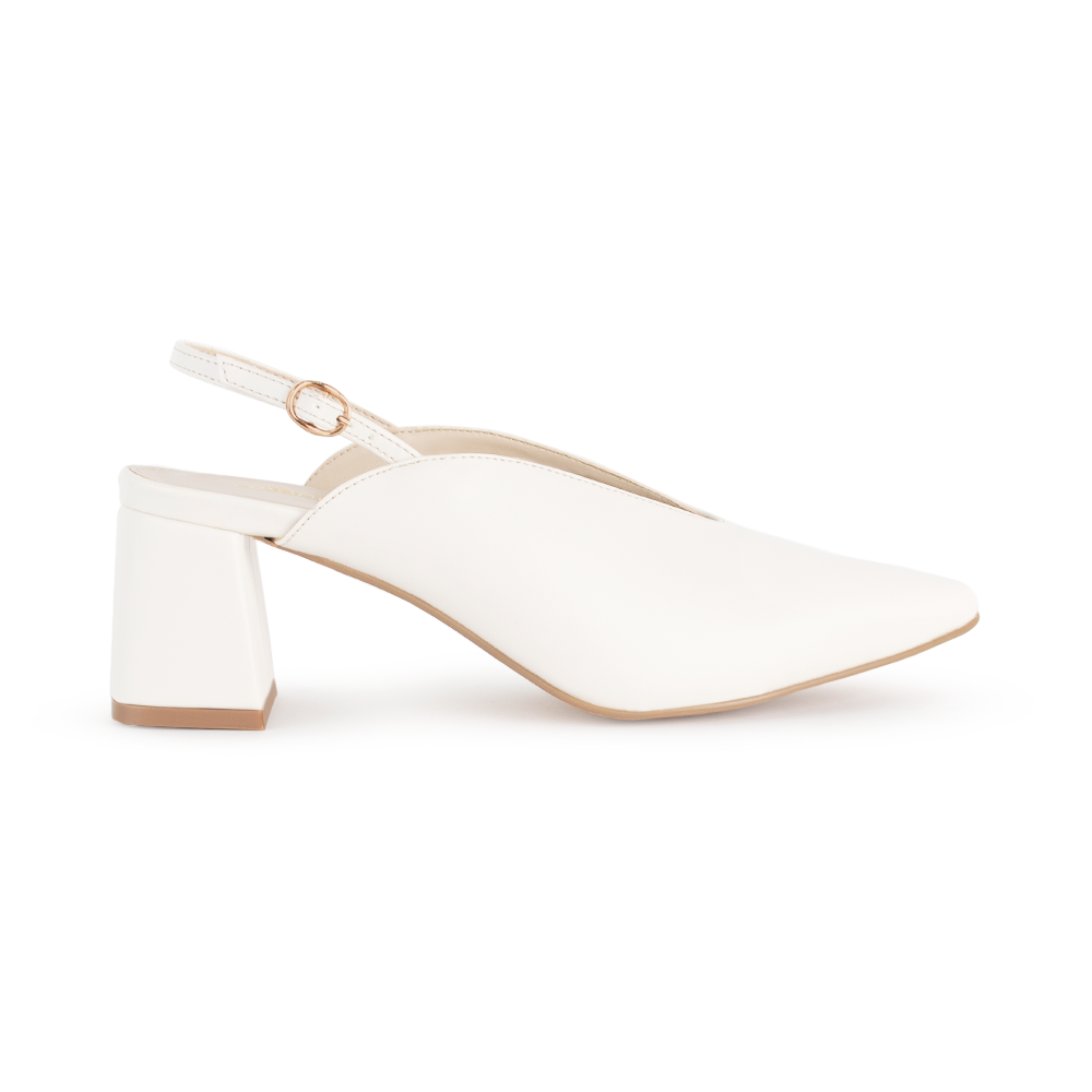Vista lateral de zapatilla beige para mujer con hebilla ajustable en pulsera abajo del tobillo y tacón de 7cm