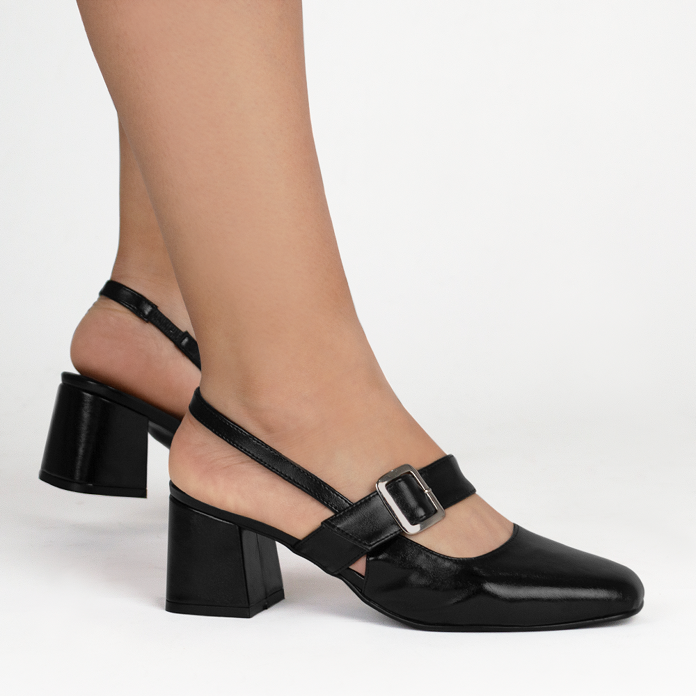 Zapatillas negras destalonada para mujer con tacón bajo de 5cm y hebilla ajustable en el empeine 