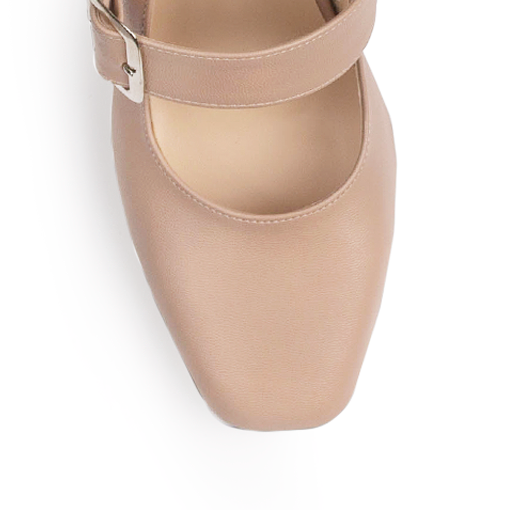 Vista de material cabra sintético en zapatilla maquillaje para mujer con punta cerrada y hebilla ajustable