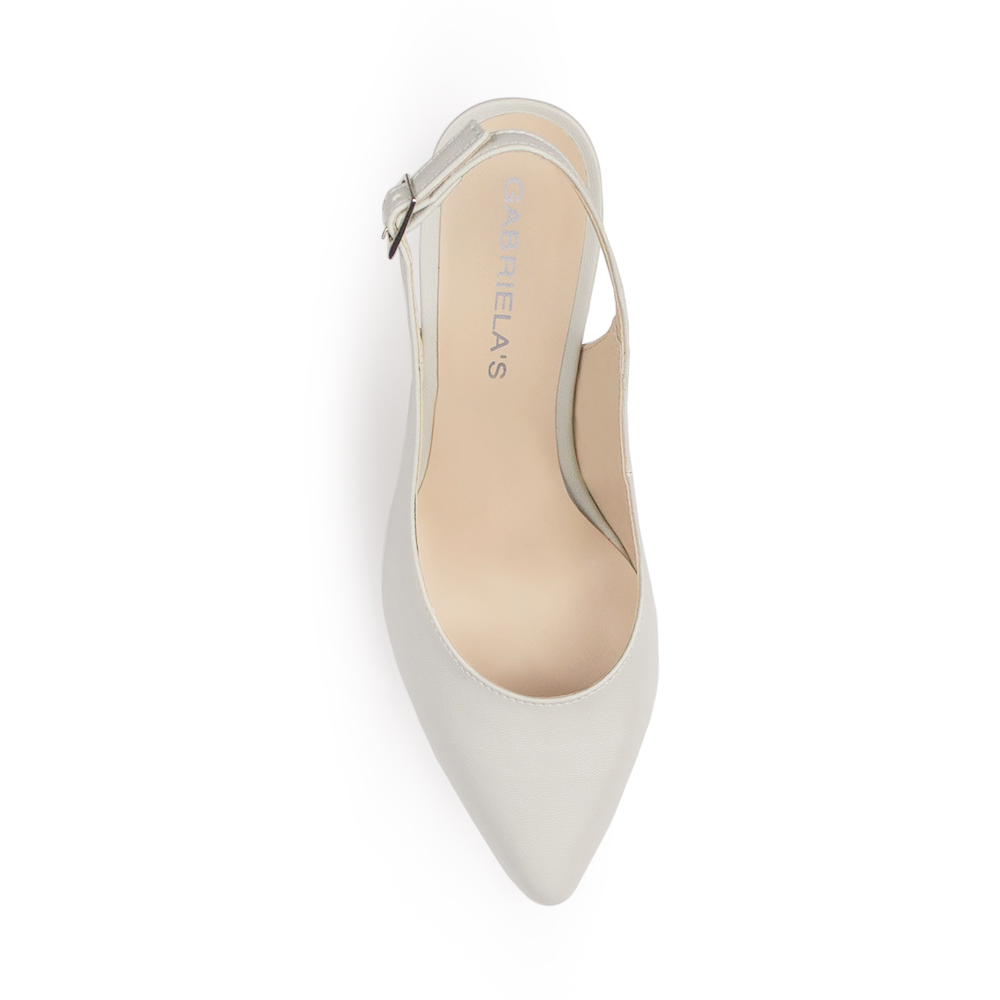 Vista superior de zapatilla beige destalonada para mujer con punta cerrada  