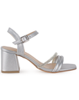 Vista lateral de zapatilla plata para mujer con tacón de 7cm, pulsera ajustable y brillos