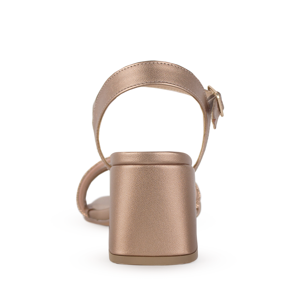 Vista trasera de tacón 7cm en zapatilla para mujer con pulsera al tobillo color oro rosado