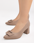 Zapatillas nude con punta fina y tacón bajo 6cm para dama 