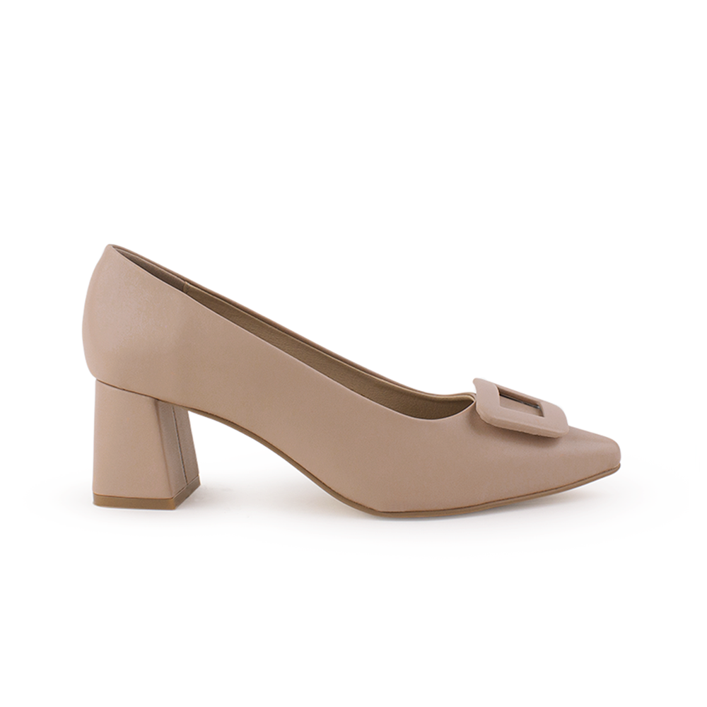 Vista lateral de zapatilla nude con punta fina y tacón bajo 6cm para dama 