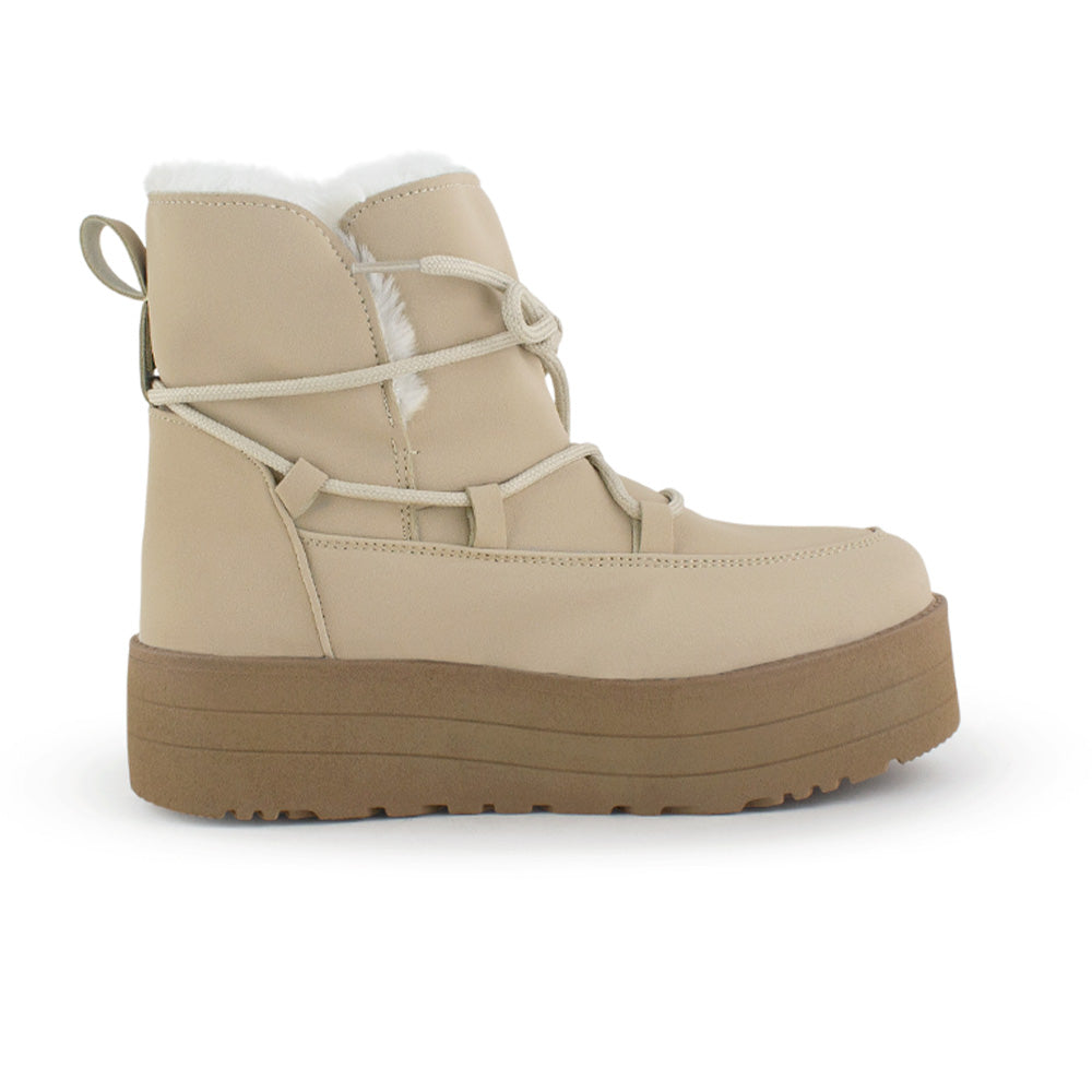 Vista lateral de botin beige de peluche para mujer con agujetas y plataforma gruesa de 4cm