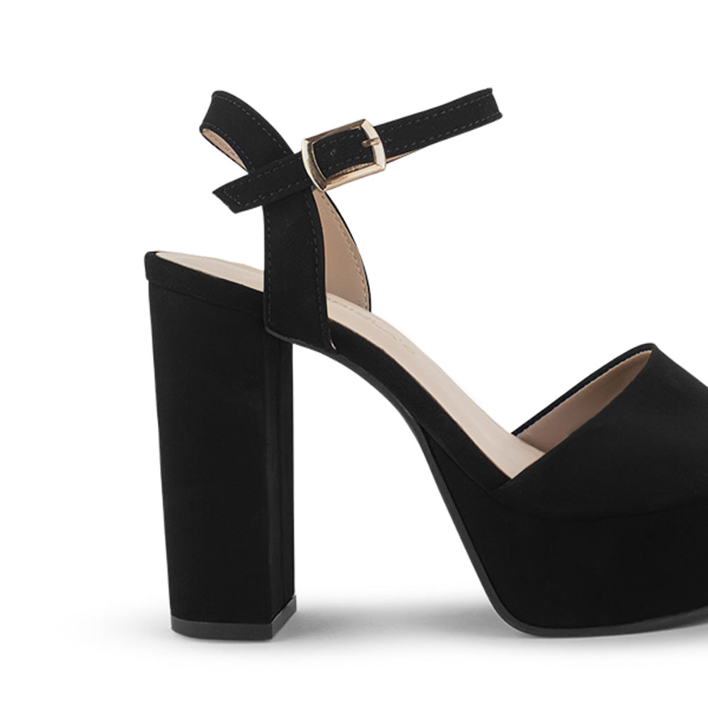 Vista trasera de tacón ancho alto de 12cm en zapatilla para mujer con pulsera ajustable al tobillo en color negro