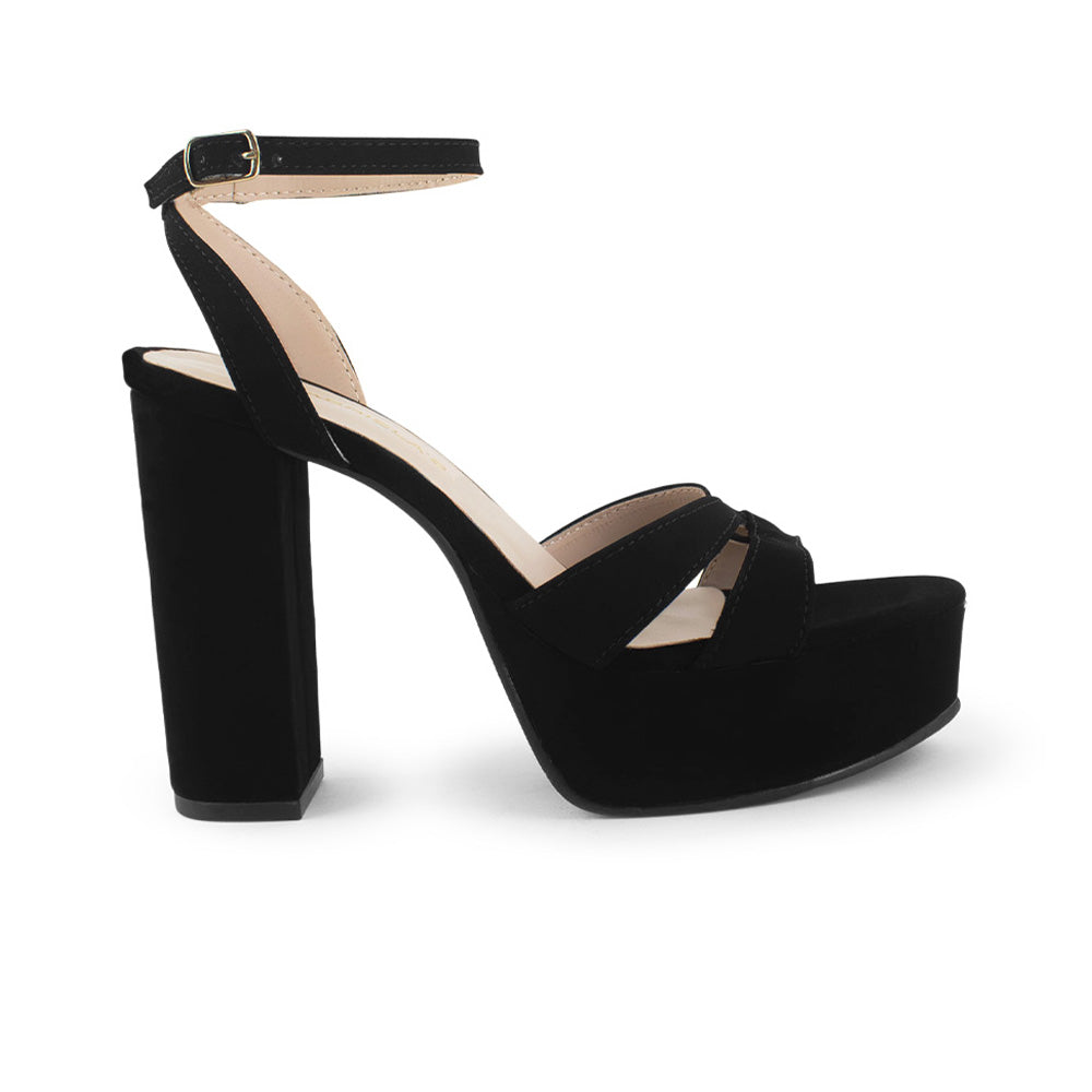 Vista lateral de zapatilla negra para mujer con tacón bloque alto de 12cm y pulsera ajustable al tobillo
