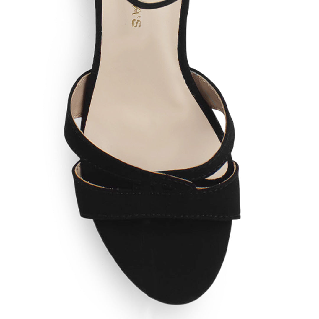 Vista de material buck en zapatilla negra para mujer con diseño descubierto pulsera ajustable y tacón de 12cm