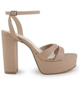 Vista lateral de zapatilla nude para mujer con tacón bloque alto de 12cm y pulsera ajustable al tobillo