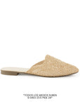 Vista lateral de flats tipo mules beige perforados para mujer con punta fina calada de meter 