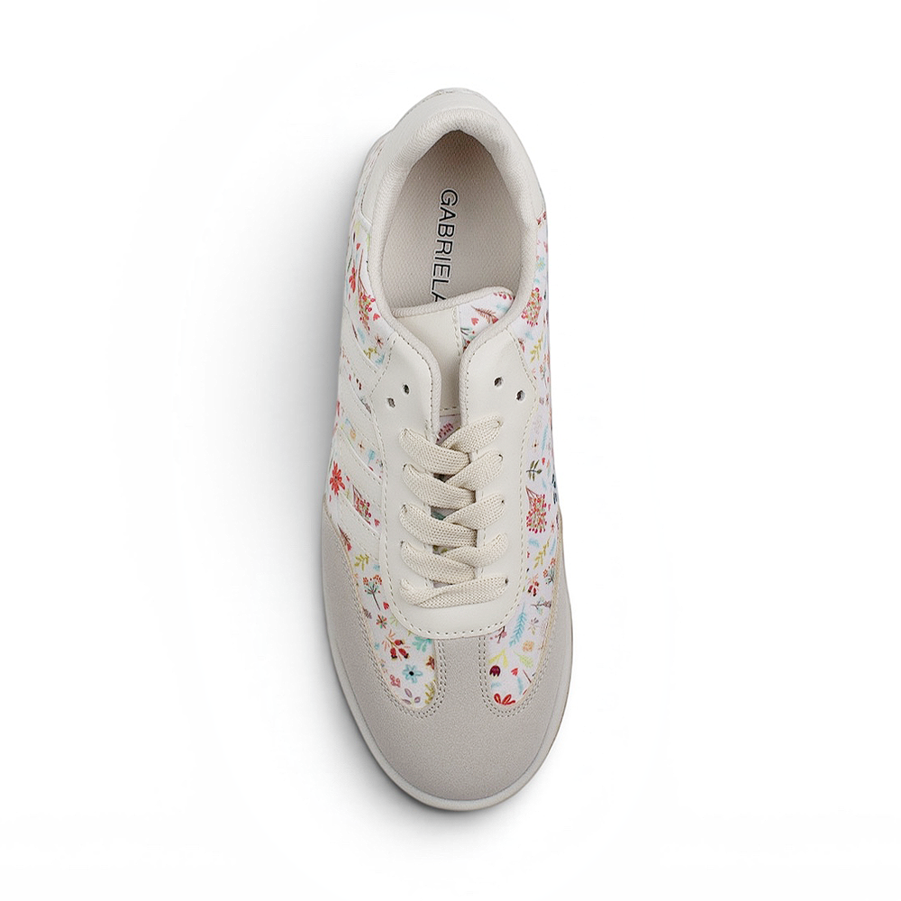 Vista superior del tenis beige con punta gris y diseño floral de suela baja 2cm para dama