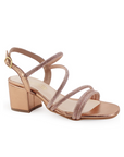 Vista diagonal de zapatilla oro rosado para mujer con tacón bajo de 6cm y tiras brillantes