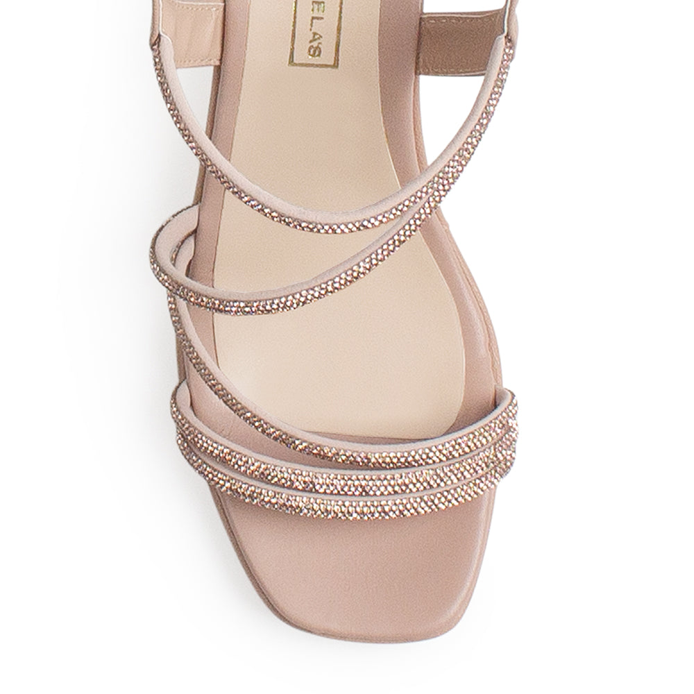 Vista de material cabra sintético en zapatilla nude descubierta para mujer con pedrería pulsera ajustable y tacón ancho de 8cm 