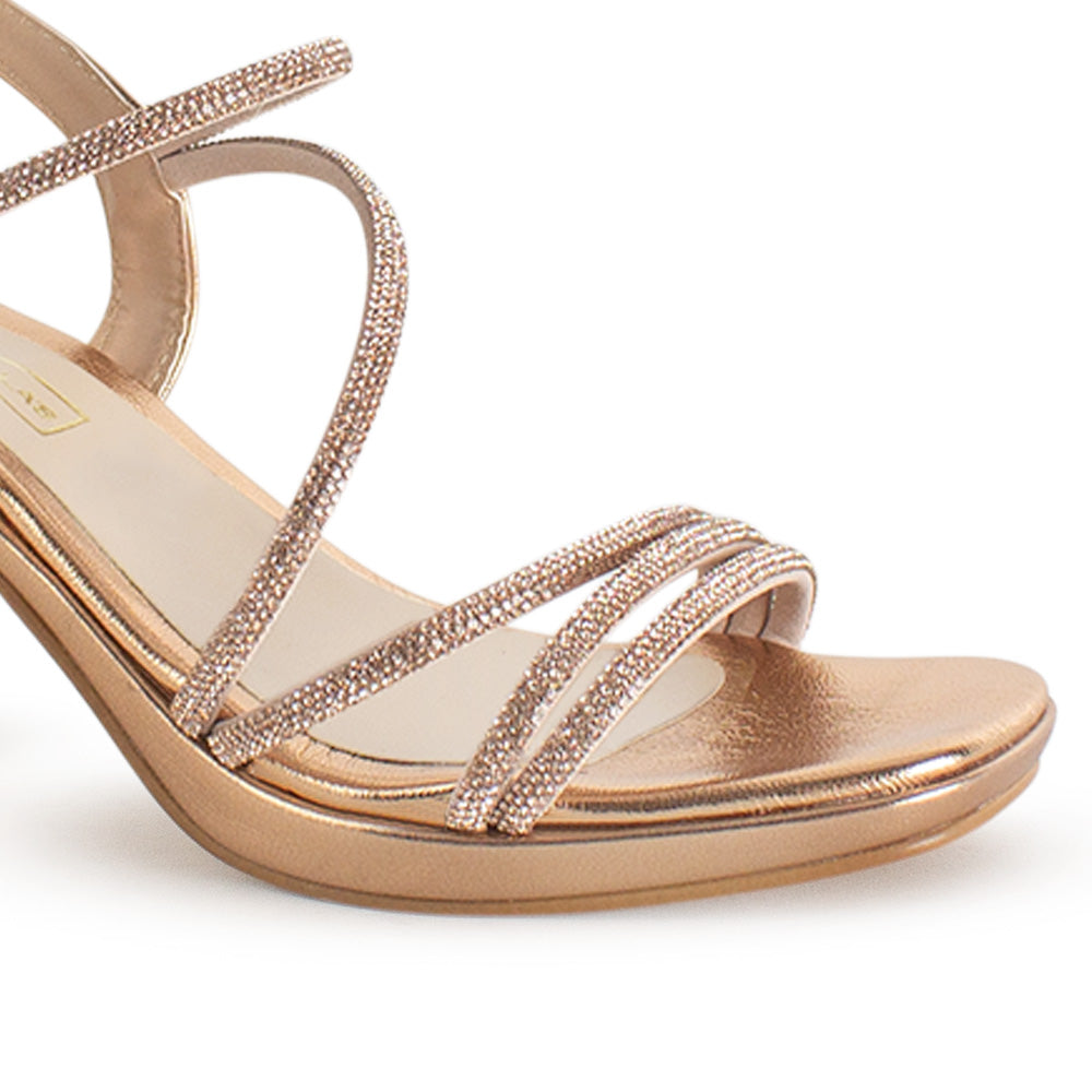 Vista a detalle de pedrería en zapatilla oro rosa para mujer con tacón ancho medio de 8cm 