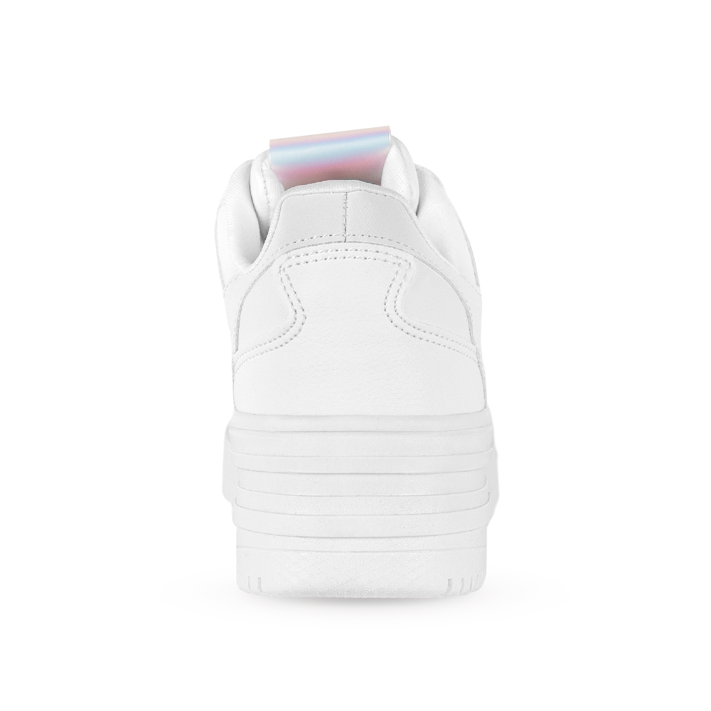 Vista trasera de plataforma baja de 5cm en tenis blanco para mujer con agujetas 