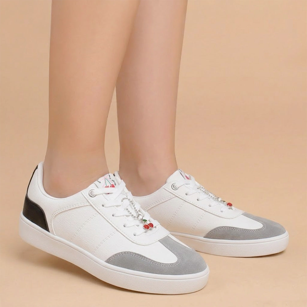 Tenis blancos con negro de punta redonda para mujer con suela baja, ajuste mediante agujetas y adorno colgante