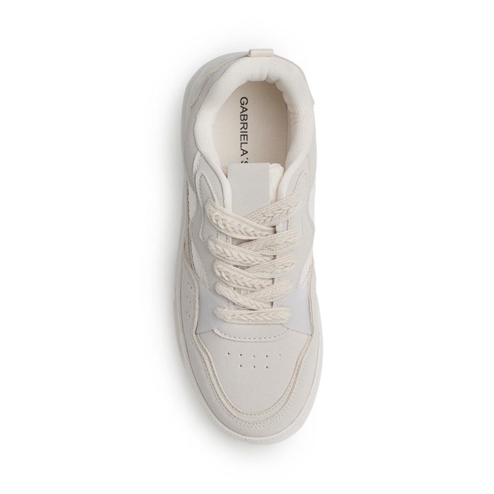 Vista superior de tenis beige para mujer con agujetas planas con punta redonda