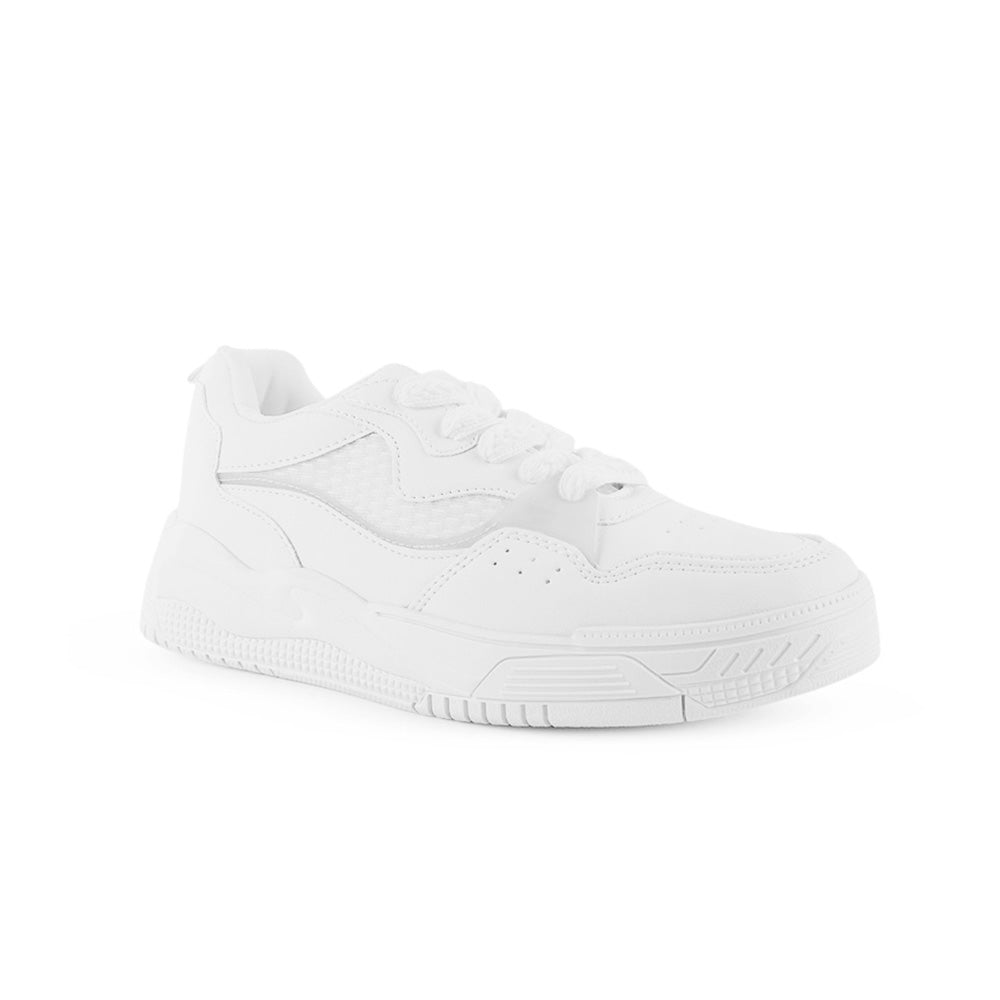 Vista diagonal de tenis blanco para mujer con agujetas planas, punta redonda y plataforma baja de 4cm