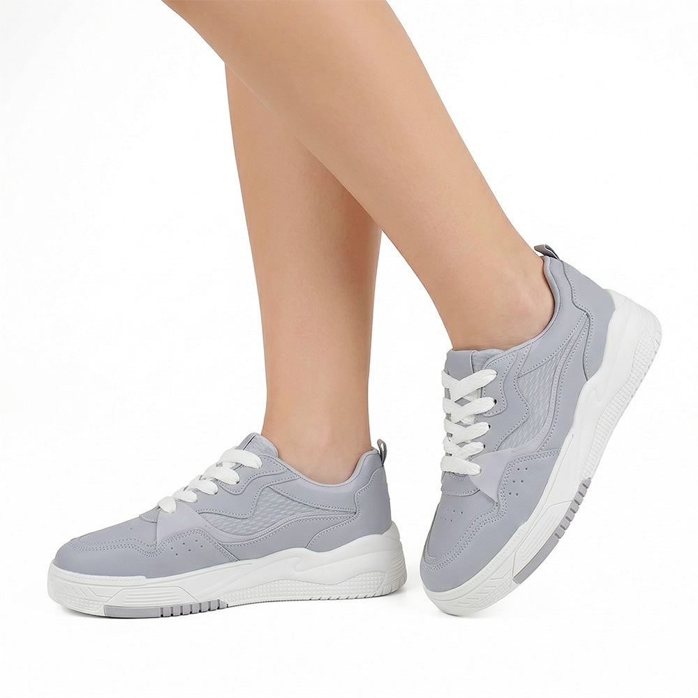 Tenis grises urbano para mujer con plataforma baja de 4cm y agujetas planas