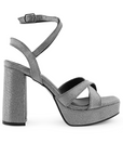 vista lateral de zapatillas plata para dama con plataforma tiras cruzadas y correa ajustable con tacón alto 11cm