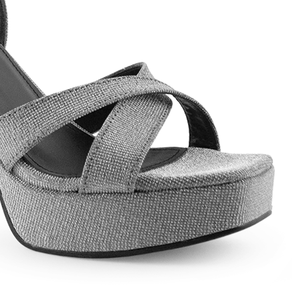 vista trasera del tacón grueso alto 11cm con correa ajustable y tiras cruzadas en zapatillas plata para dama