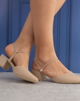 Zapatillas maquillaje para mujer con punta fina correa ajustable y tacón cuadrado bajo de 5cm