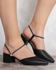 Zapatillas negras para mujer con punta fina correa ajustable y tacón cuadrado bajo de 5cm