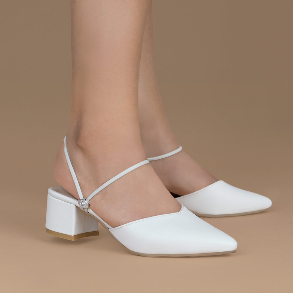 Zapatillas beige para mujer con punta fina correa ajustable y tacón cuadrado bajo de 5cm