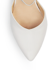 Vista de material cabra sintético en zapatilla para mujer con correa ajustable y tacón bajo de 5cm en color beige 