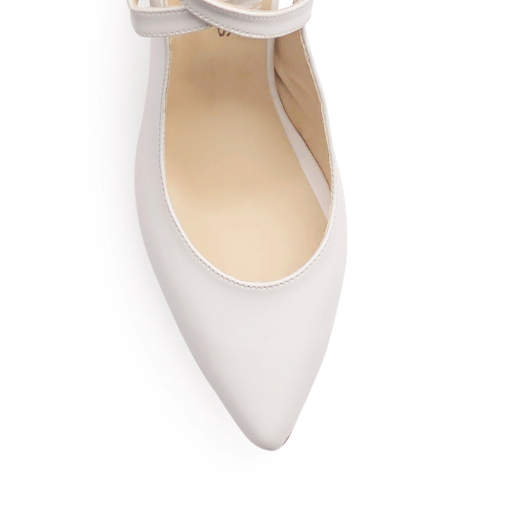 Vista de material cabra sintético en zapatilla para mujer con punta fina y tacón de 7cm