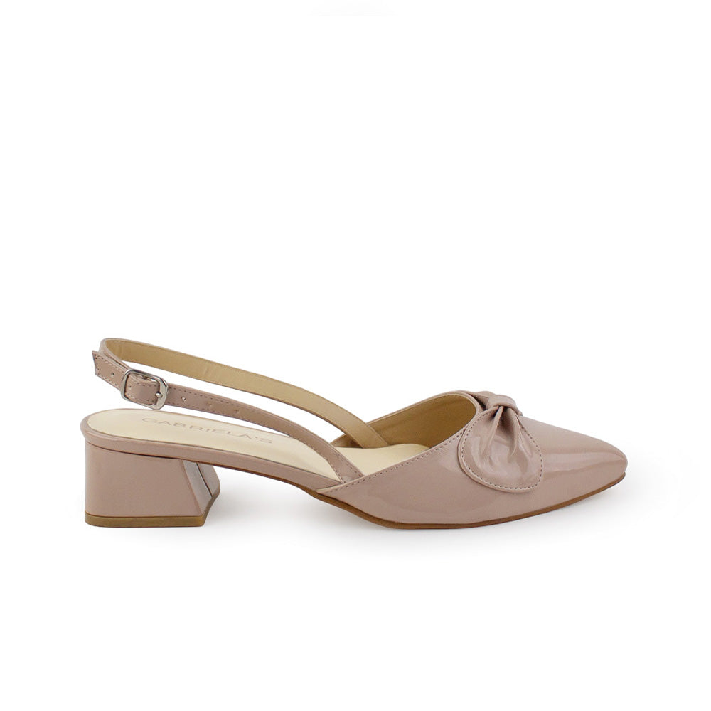 Vista lateral de zapatilla maquillaje para mujer destalonada con moño al frente y tacón bajo de 4cm