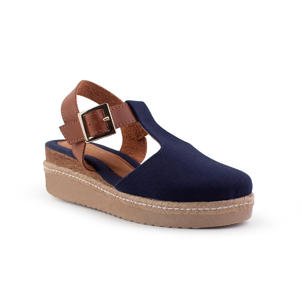 vista diagonal de plataformas azules con pulsera ajustable café para dama y plataforma baja 5cm 