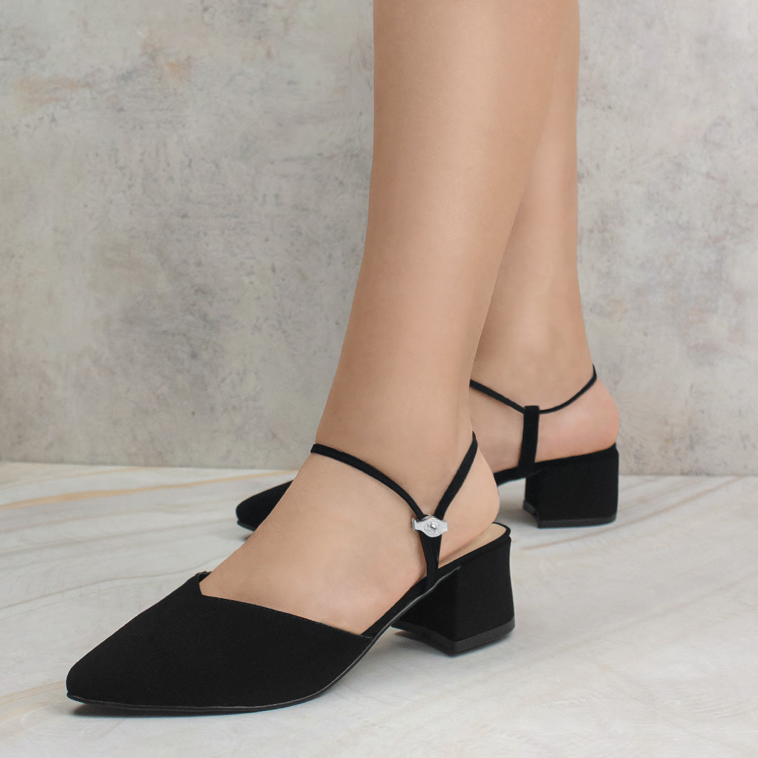 Zapatillas negras para mujer con punta fina correa ajustable y tacón cuadrado bajo de 5cm