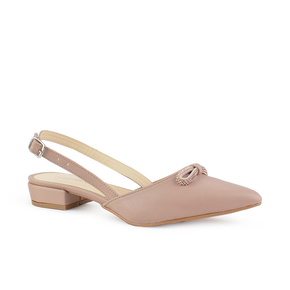 Vista diagonal de zapatilla maquillaje ajustable para mujer con moño brilloso, destalonada y tacón de 3cm 