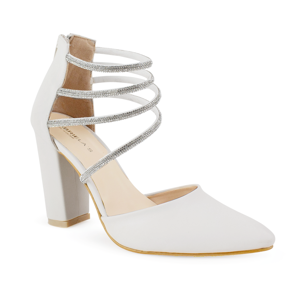 vista diagonal de zapatillas beige para dama con tacón medio 10 cm cremallera trasera y tiras con pedrería  