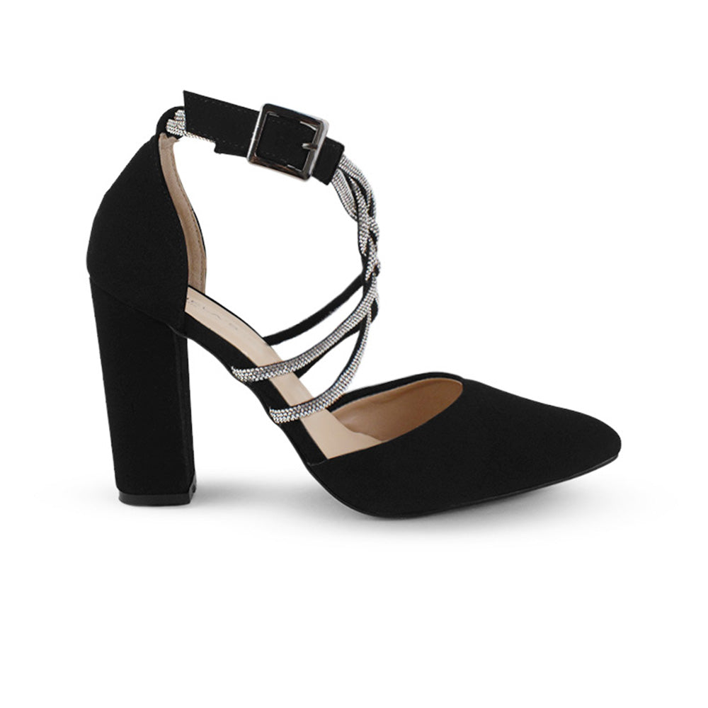 Vista lateral de la zapatilla negra para dama con tiras de pedrería tacón medio 10 cm y pulsera ajustable al tobillo con punta fina 
