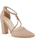 Vista diagonal de zapatilla nude para mujer con punta cerrada pedrería y tacón bloque de 10cm