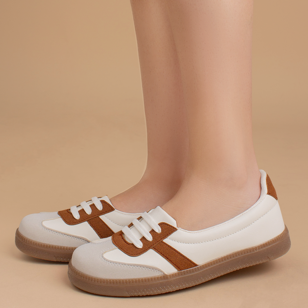 Tenis beige con cafe casuales de punta redonda con agujetas y suela baja 2cm para dama