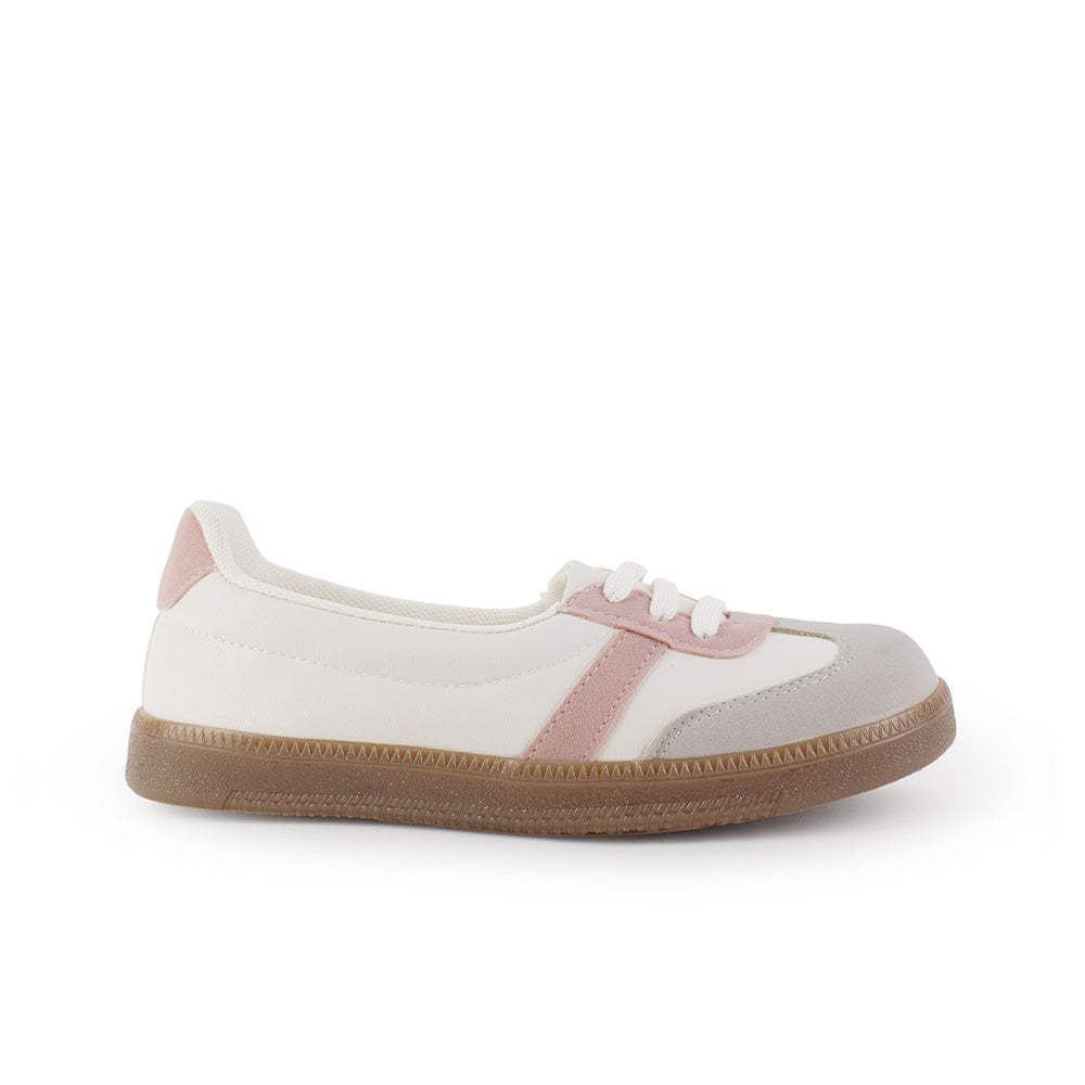 Vista lateral del tenis beige con rosa casual con agujetas y suela baja 2cm para dama 