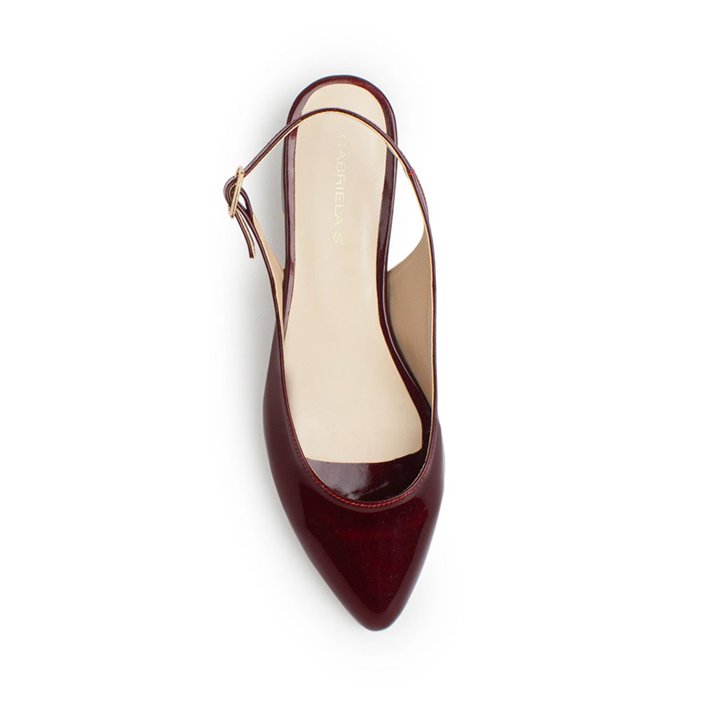 Vista superior de zapatilla vino con tacón bajo 4cm punta fina y pulsera ajustable para dama 