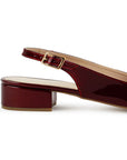 Vista trasera del tacón bajo 4cm de la zapatilla vino con pulsera ajustable y punta fina para dama 