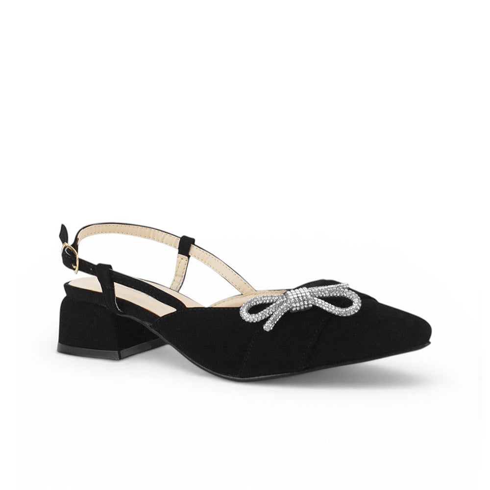 Vista diagonal de zapatilla negra destalonada para mujer con tacón bajo ancho de 4cm moño de pedrería y punta cerrada fina