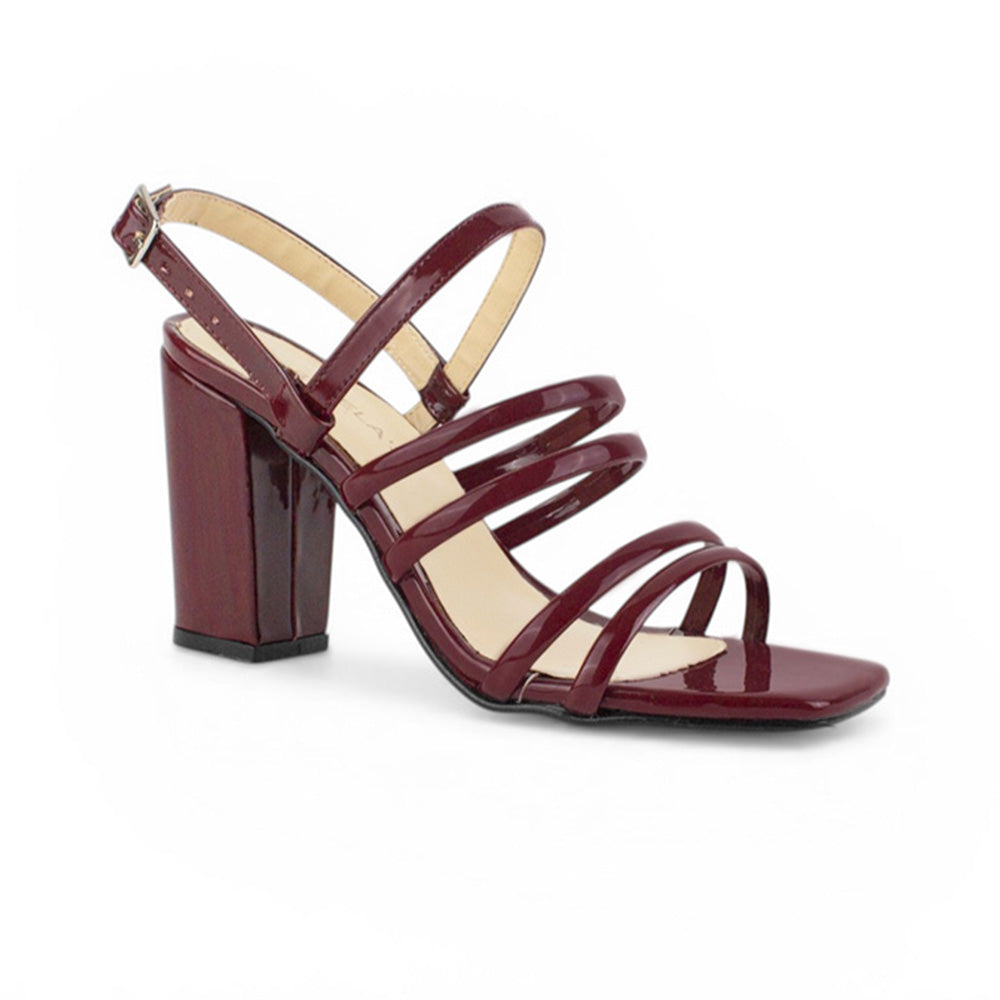 Vista diagonal de zapatilla vino para mujer con tacón bloque de 9cm y punta cuadrada de diseño descubierto